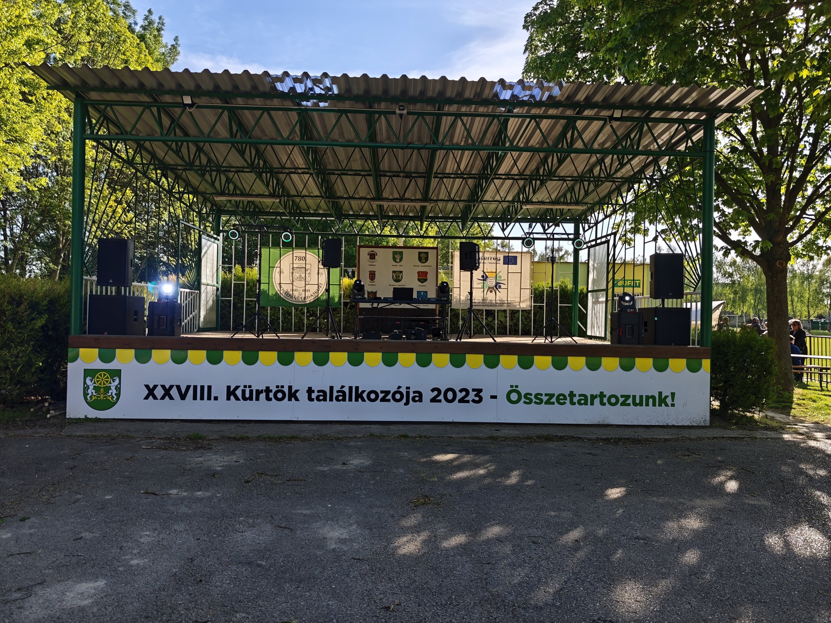 Picture of sound system and DJ equipment.